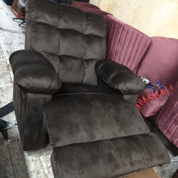 Single seat home theatre recliner (Black Cat)