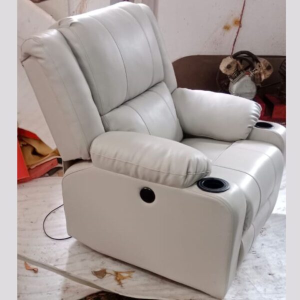 Single seat home theatre recliner (Geyser)