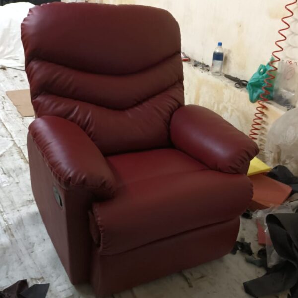 Single seat home theatre recliner (Iroko)